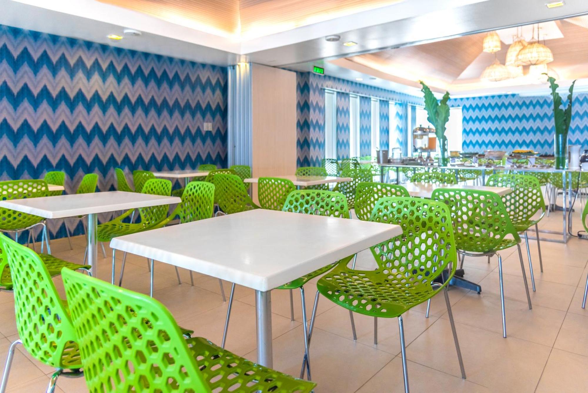 Resort Astoria Boracay 4*